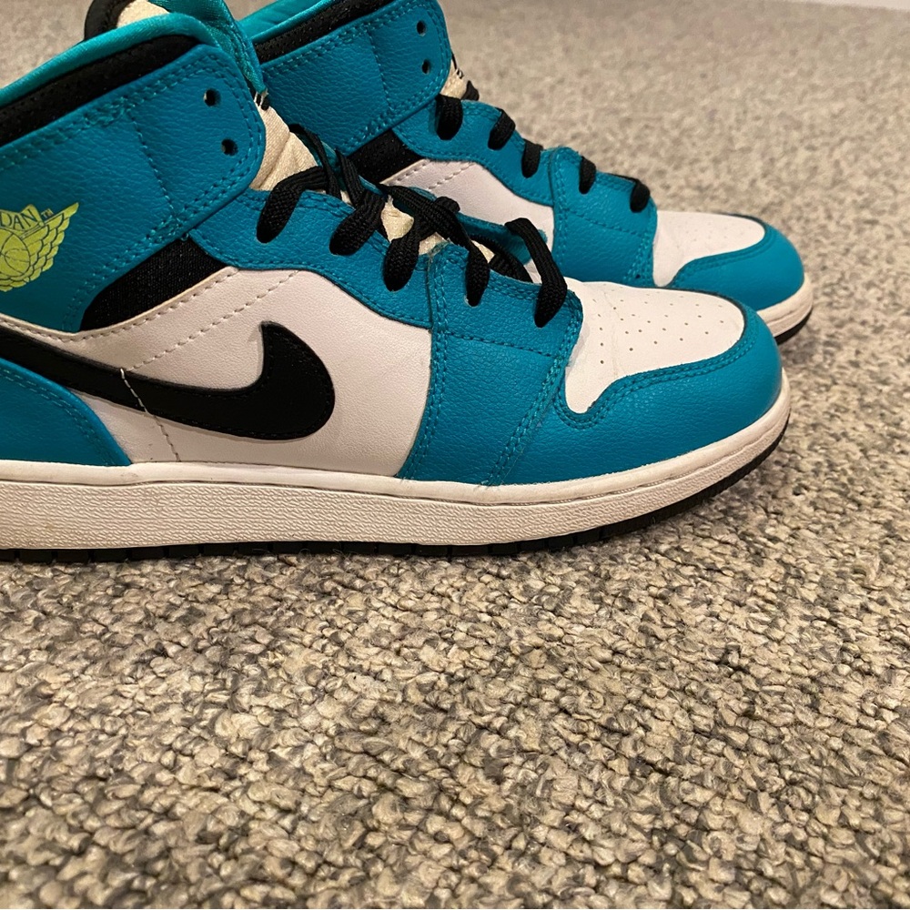 Jordan Women's Sneakers in Teal and White
